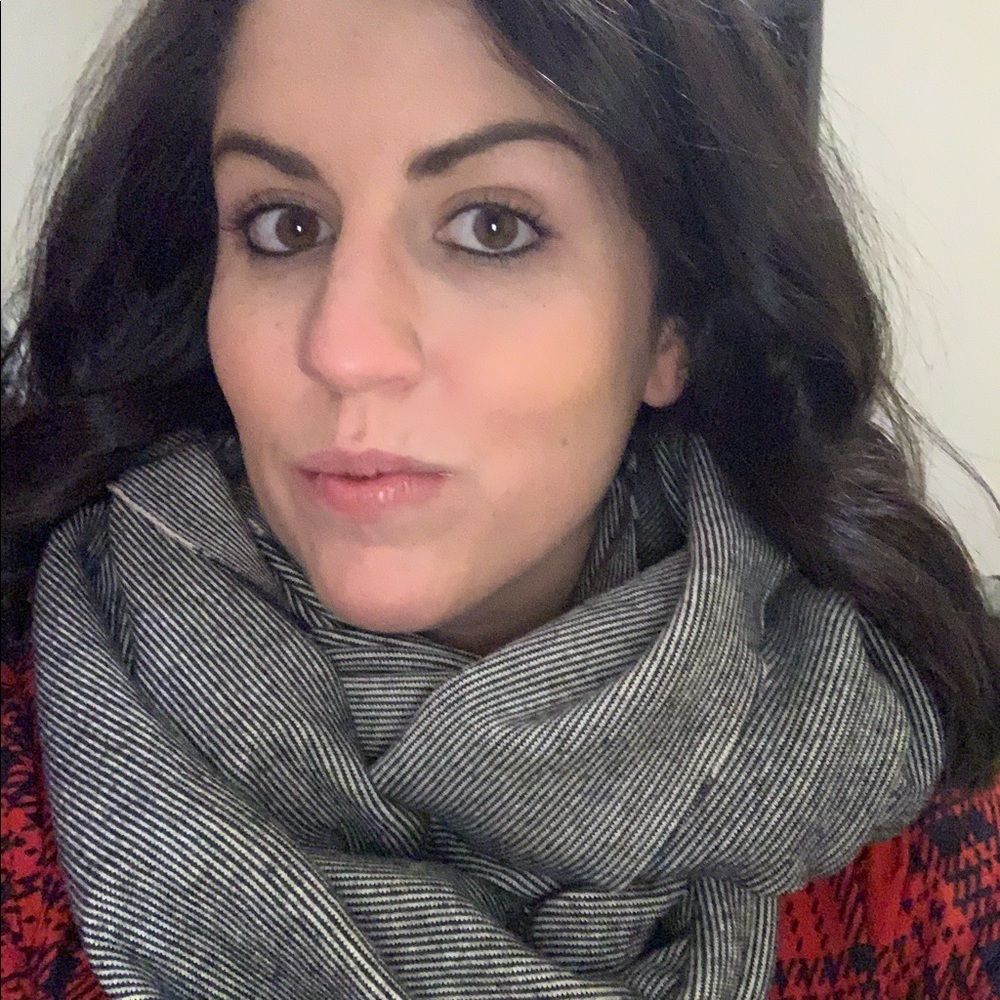 Amazing cozy infinity scarf!! ❄️